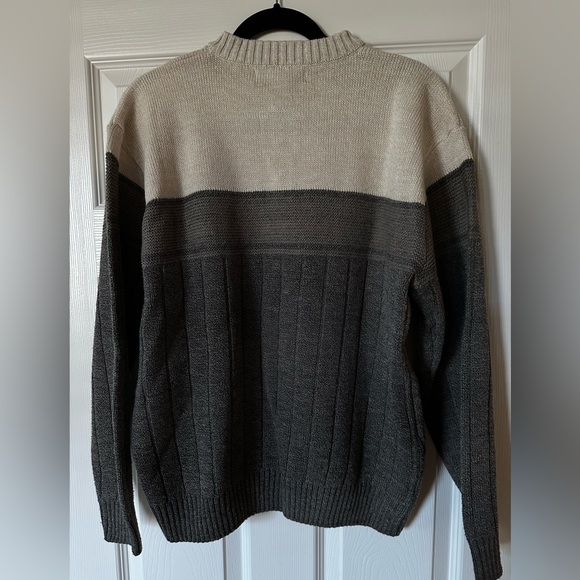 Men’s TriColor size Medium Sweater - Picture 3 of 6